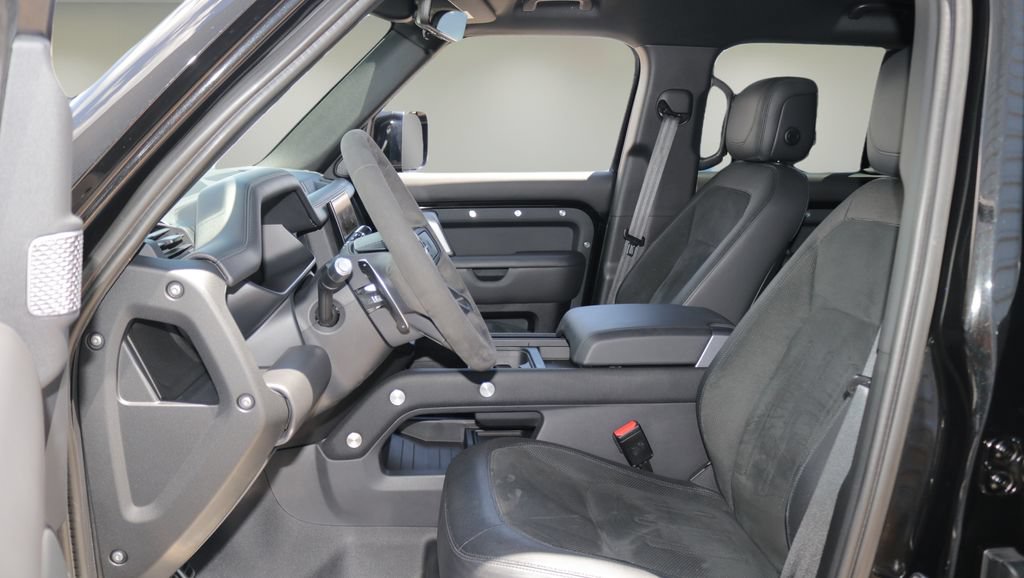 Used 2022 Land Rover Defender 110 V8 AWD/4WD image 11