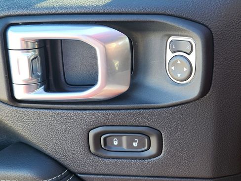 Used 2021 Jeep Wrangler Unlimited Sahara w/ Cold Weather Group image 21