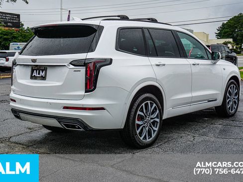 Used 2023 Cadillac XT6 Sport w/ Technology Package AWD/4WD image 6