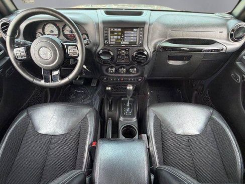 Used 2017 Jeep Wrangler Unlimited Sahara AWD/4WD image 3
