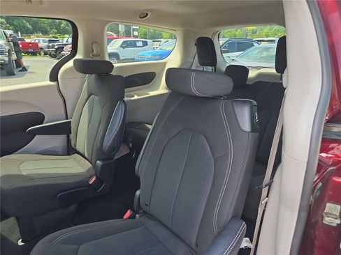 Used 2023 Chrysler Voyager LX FWD image 13