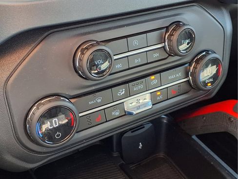 Used 2025 Ford Bronco Heritage Edition AWD/4WD image 18