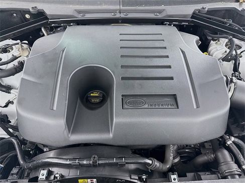 Certified 2023 Land Rover Defender 110 X-Dynamic SE image 32