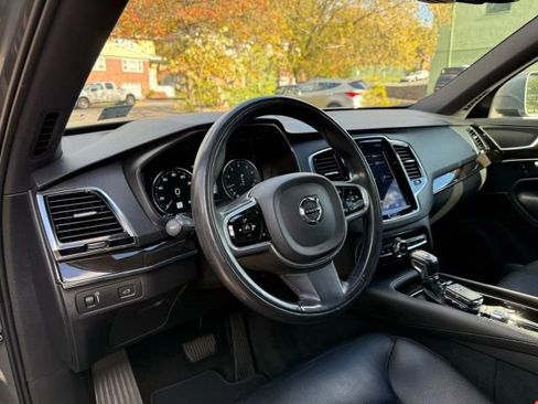 Used 2018 Volvo XC90 T6 Momentum w/ Convenience Package image 14