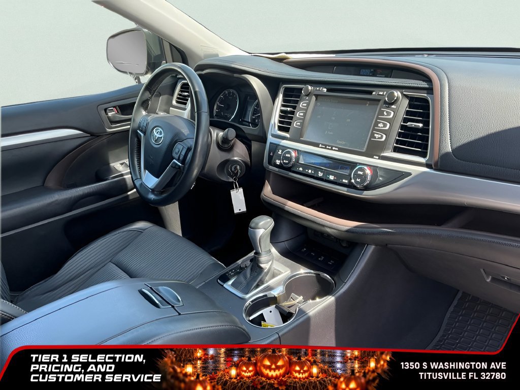 Used 2018 Toyota Highlander Plus w/ Carpet Mat Package (TMS) AWD/4WD image 15