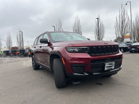 Certified 2023 Jeep Grand Cherokee L Laredo image 8
