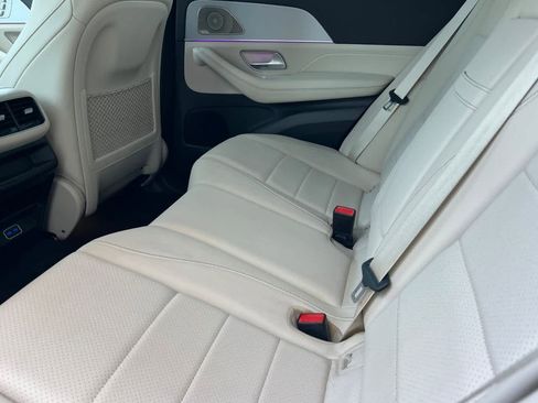Used 2025 Mercedes-Benz GLE 450e 4MATIC image 4