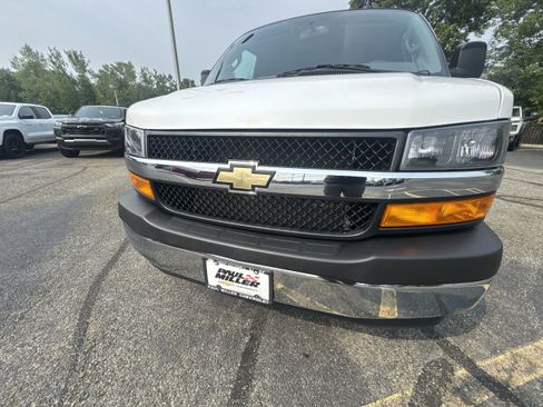 Used 2023 Chevrolet Express 2500 w/ Driver Convenience Package image 28