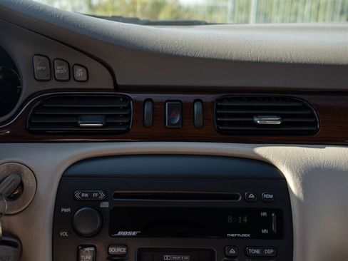 Used 1999 Cadillac Seville SLS w/ Personalization Pkg image 25