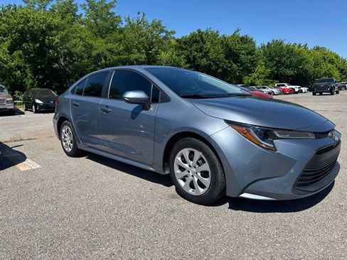 Used 2023 Toyota Corolla LE FWD image 5