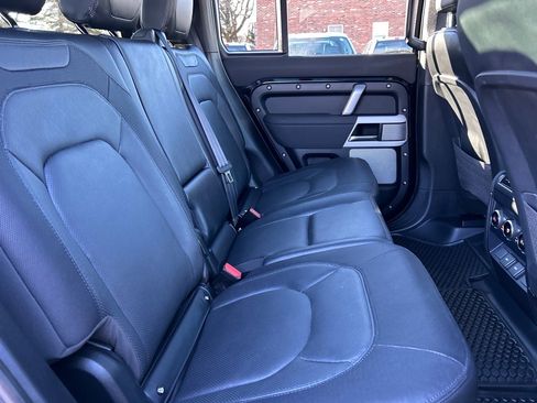 Used 2023 Land Rover Defender 130 X-Dynamic SE image 24
