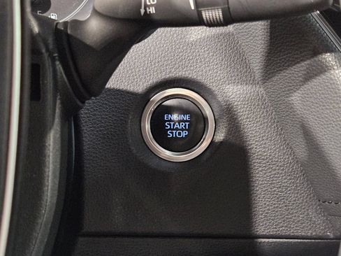 Used 2025 Toyota Corolla SE FWD image 32