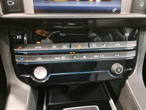 Used 2018 Jaguar F-PACE Prestige image 22