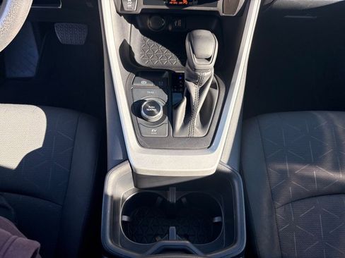 Used 2025 Toyota RAV4 XLE image 22