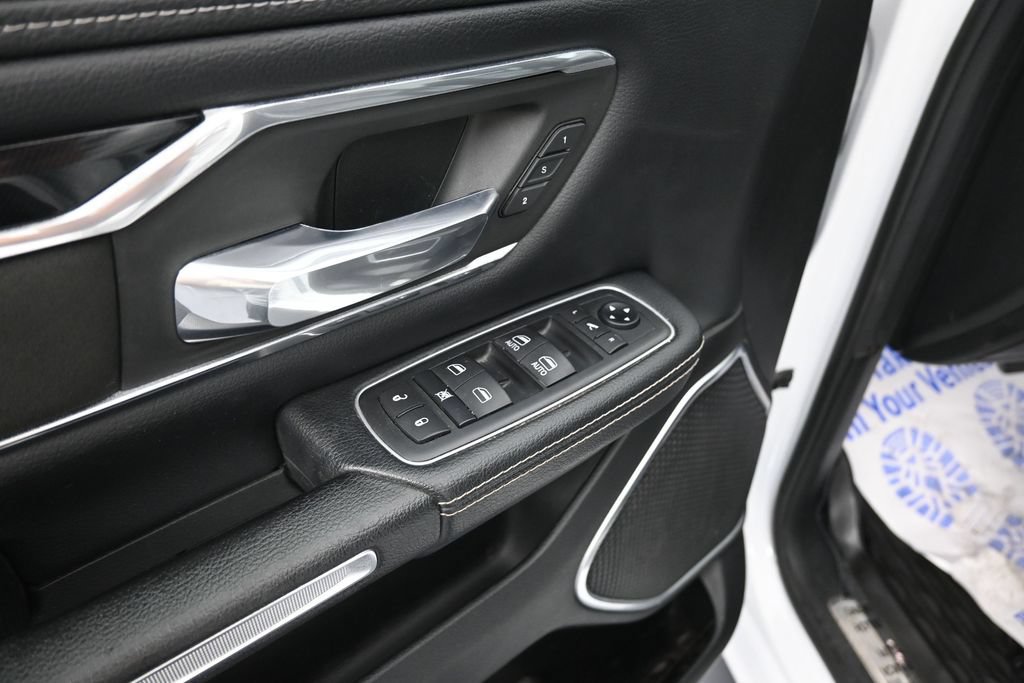Used 2020 RAM 1500 Laramie w/ Sport Appearance Package AWD/4WD image 17