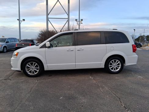 Used 2018 Dodge Grand Caravan SXT image 3