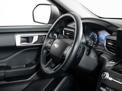 Used 2020 Ford Explorer XLT w/ Equipment Group 202A image 27