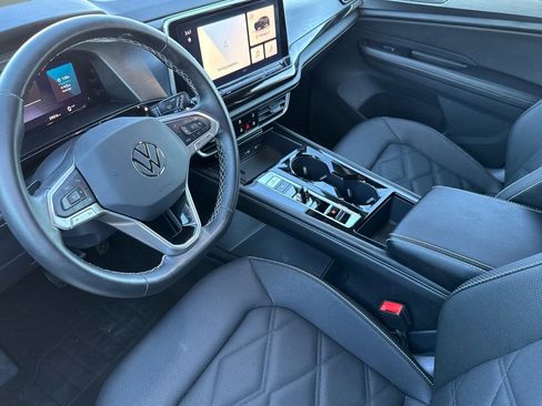 Used 2025 Volkswagen Atlas Cross Sport SE image 4