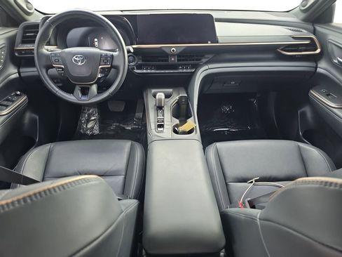 Used 2023 Toyota Crown Limited image 11