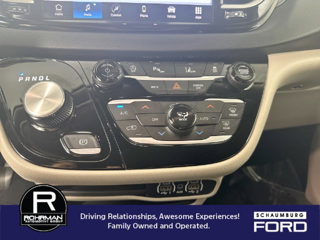 Used 2023 Chrysler Pacifica Touring-L FWD image 9