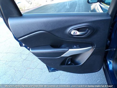 Used 2018 Jeep Cherokee Latitude Plus FWD image 18