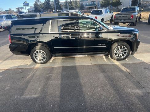 Used 2019 GMC Yukon XL Denali image 7