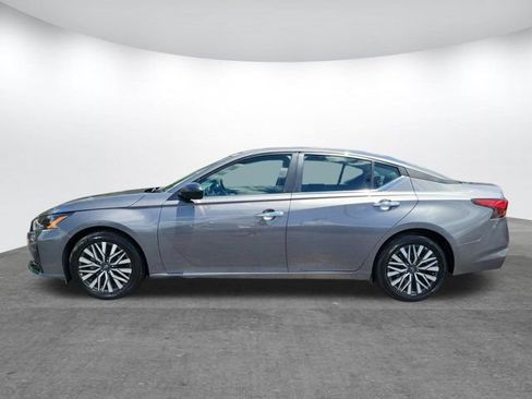 Used 2025 Nissan Altima 2.5 SV FWD image 16