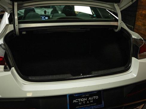 Used 2024 Hyundai Elantra SE FWD image 7