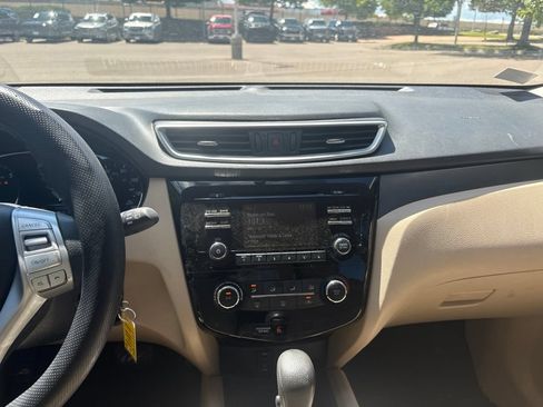 Used 2016 Nissan Rogue S AWD/4WD image 13