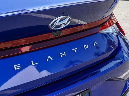 Used 2023 Hyundai Elantra SEL FWD image 12