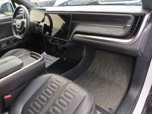 Used 2023 Rivian R1S Adventure AWD/4WD image 39