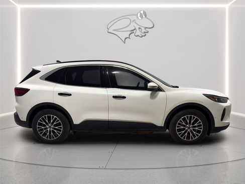 Used 2023 Ford Escape SE w/ PHEV Premium Package FWD image 6