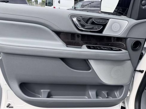 Used 2018 Lincoln Navigator Reserve w/ Technology Package AWD/4WD image 18