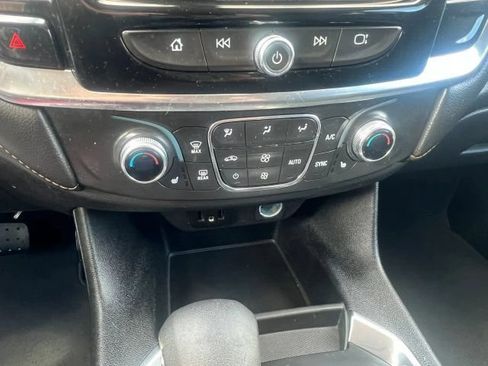 Used 2021 Chevrolet Traverse LT AWD/4WD image 24