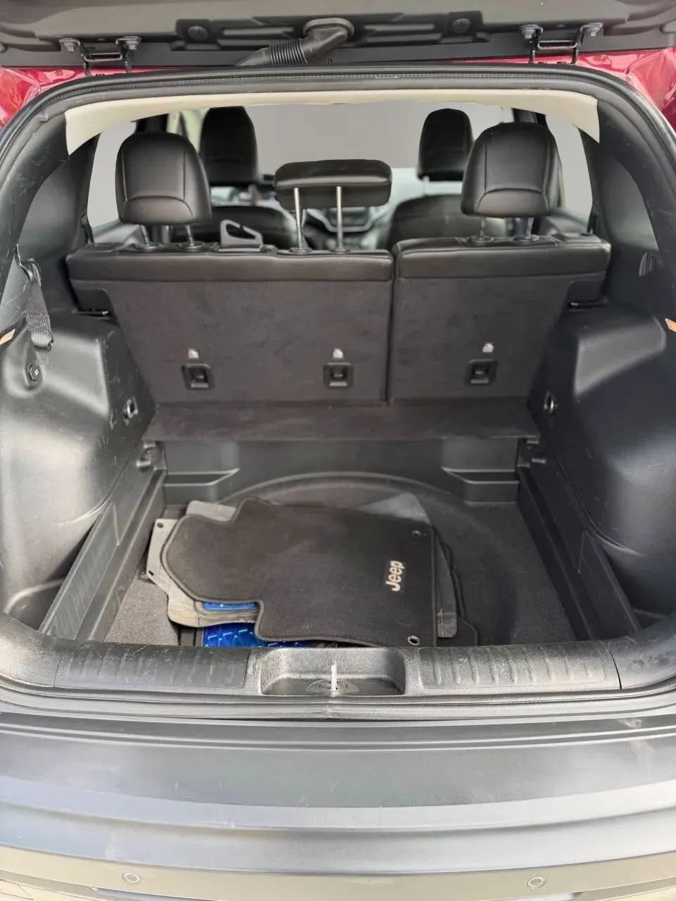 Used 2019 Jeep Cherokee Latitude Plus w/ Cold Weather Group AWD/4WD image 20