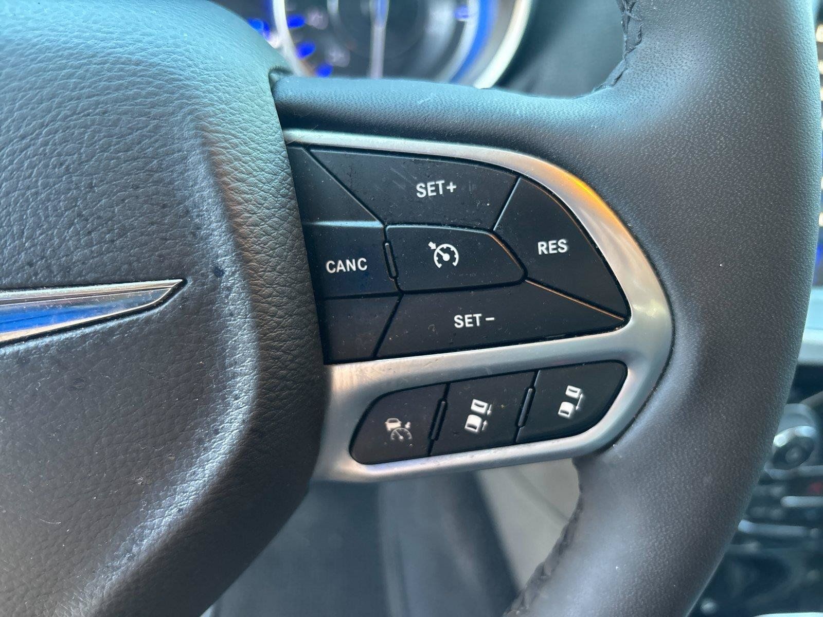 Used 2022 Chrysler 300 Touring L w/ Safetytec Plus Group AWD/4WD image 20