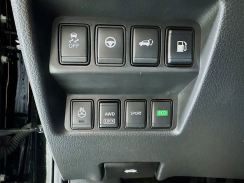 Used 2020 Nissan Rogue SV w/ Premium Package image 18