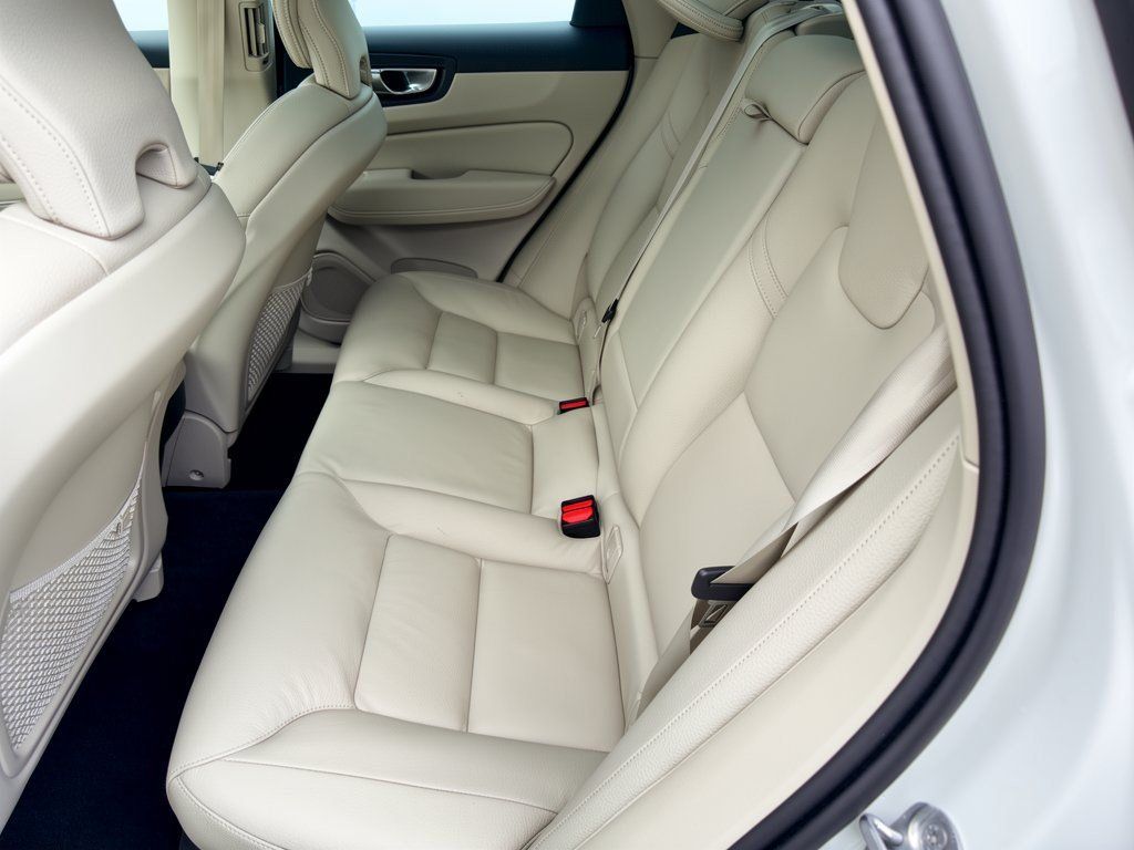 Used 2024 Volvo XC60 B5 Plus w/ Climate Package AWD/4WD image 25