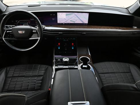 Certified 2025 Cadillac Escalade Sport Platinum w/ LPO, Floor Liner Package AWD/4WD image 7