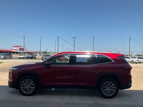 Used 2025 Buick Enclave Preferred AWD/4WD image 34