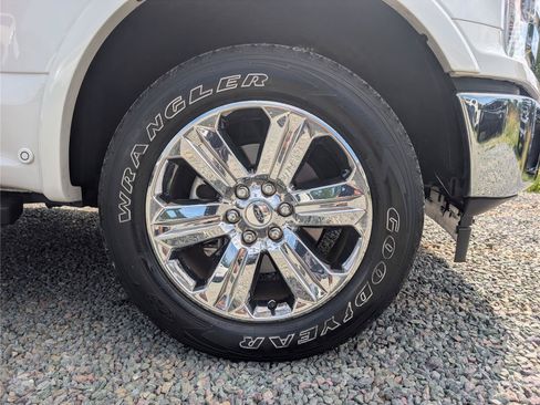 Used 2019 Ford F150 Lariat w/ Equipment Group 502A Luxury AWD/4WD image 9