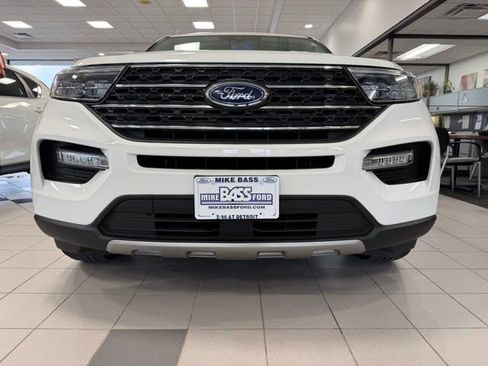 Used 2022 Ford Explorer XLT w/ Equipment Group 202A AWD/4WD image 3