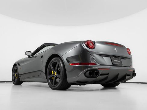 Used 2016 Ferrari California T RWD image 17