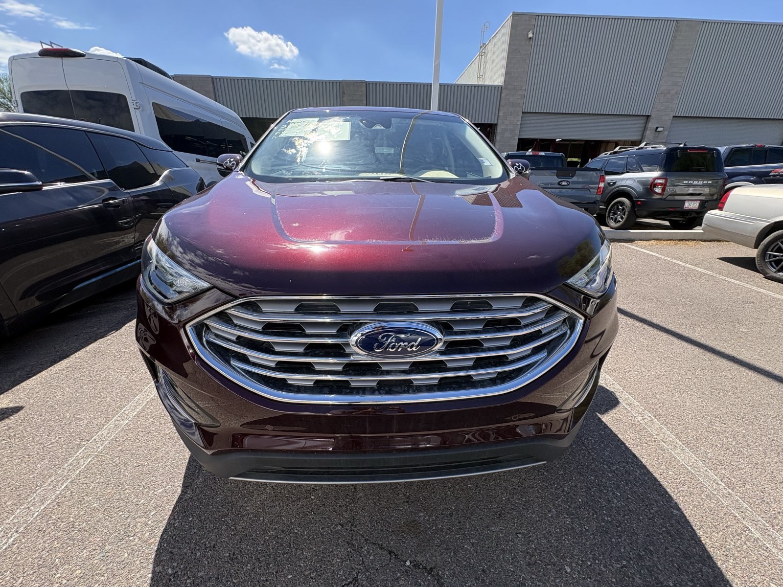 Used 2024 Ford Edge Titanium AWD/4WD image 2