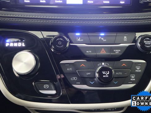 Used 2024 Chrysler Pacifica Select image 23