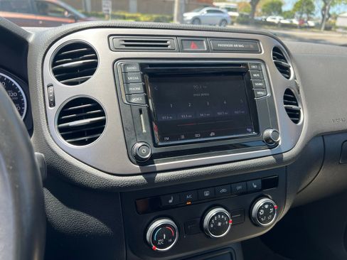 Used 2017 Volkswagen Tiguan S FWD image 22
