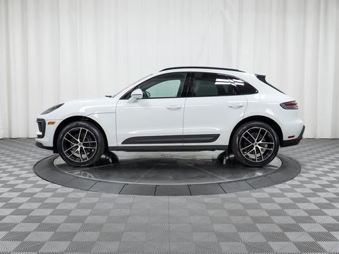 Certified 2022 Porsche Macan AWD/4WD image 2