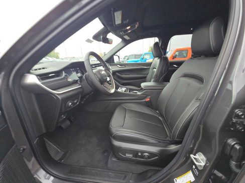 New 2025 Jeep Grand Cherokee Limited image 23