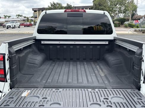 Used 2024 Nissan Frontier SV w/ SV Convenience Package RWD image 14