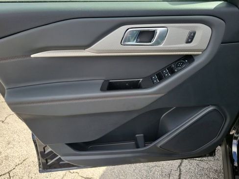 Used 2026 Ford Explorer Active RWD image 14